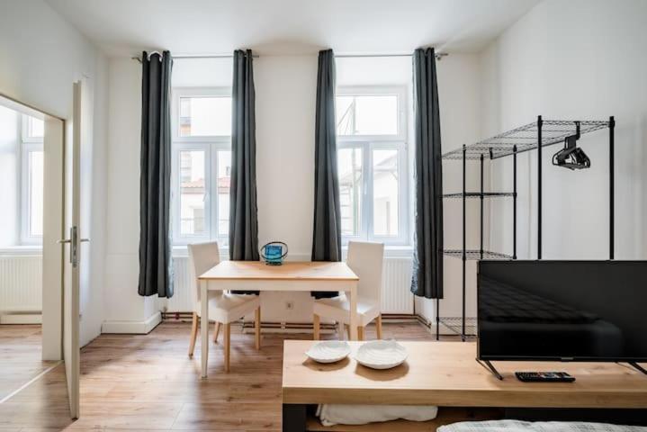 Gemuetliche Wohnung Wien Stadthalle Esterno foto